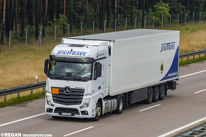 Mercedes-Benz Actros L - JunaTrans.jpg