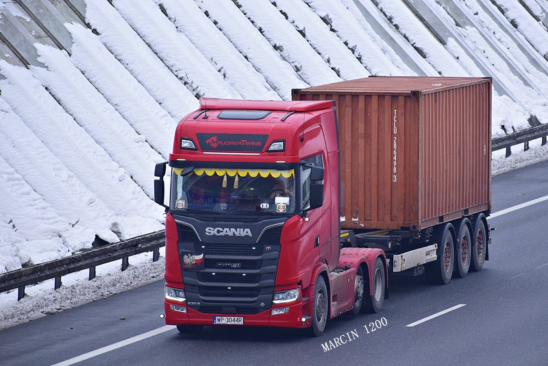 _DSC8486-crop-Scania 530S V8 - MajorkaTrans.JPG