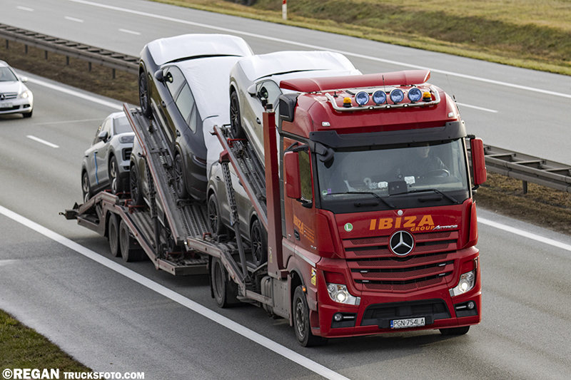 Mercedes-Benz Actros MP4 Ibiza Group.jpg