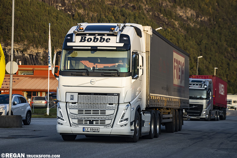 Volvo FH5 - Bobbe.jpg