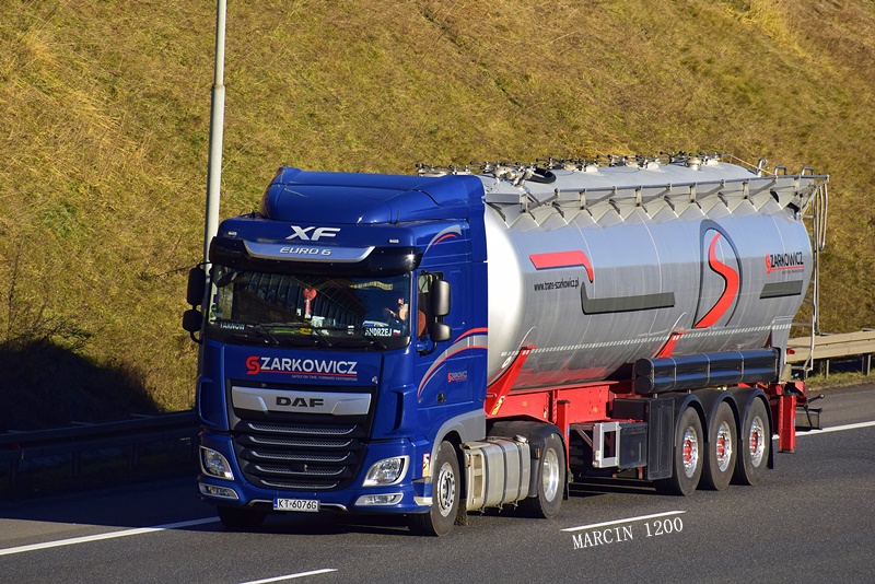 _DSC8795-crop-SZARKOWICZ-DAF XF 106 II.JPG