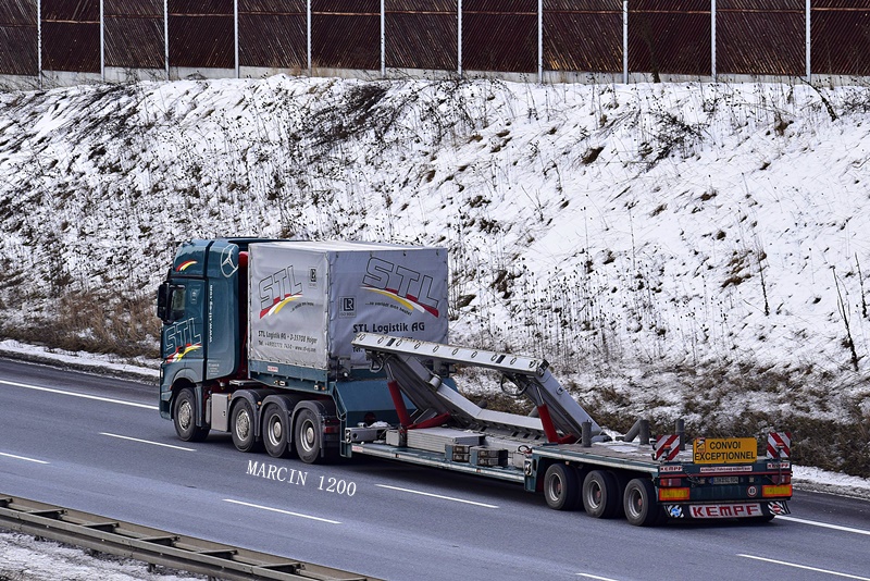 _DSC9160-crop-STL-Mercedes-Benz Actros MP4 BigSpace.JPG