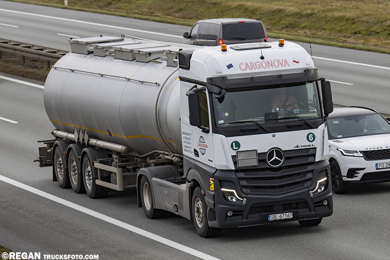 Mercedes-Benz Actros L - Cargonova.jpg