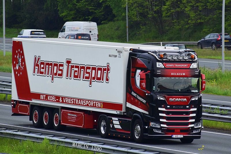 _DSC3764-crop-Kemps Transport-SCANIA S650 V8.JPG
