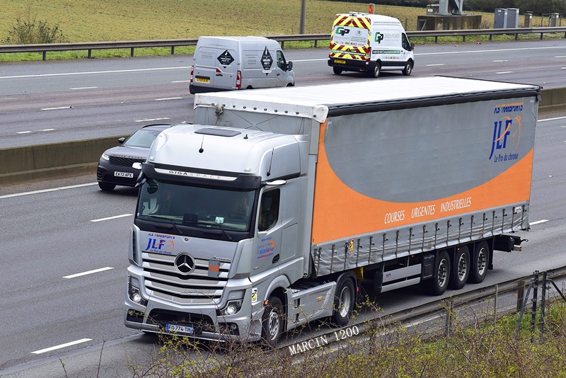 _DSC0208-crop-A.S TRANSPORTS JLF-Mercedes-Benz Actros MP5.JPG
