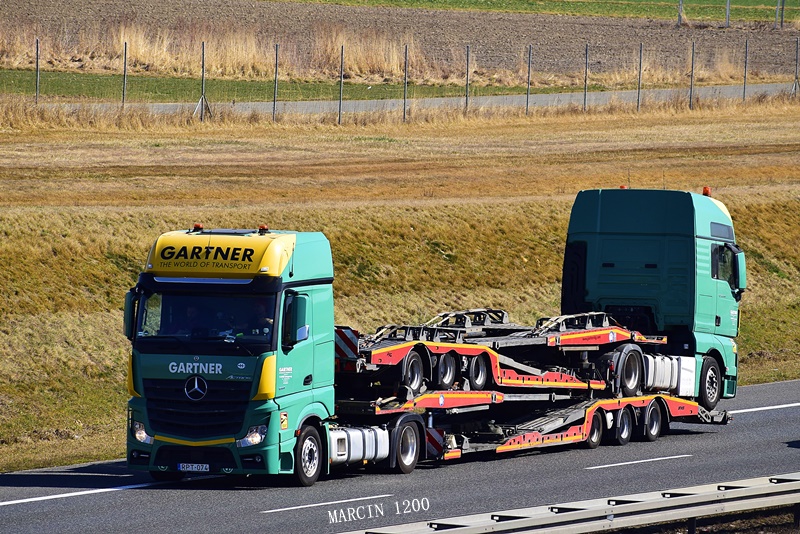 _DSC3613-crop-Mercedes-Benz Actros MP4-GARTNER.JPG