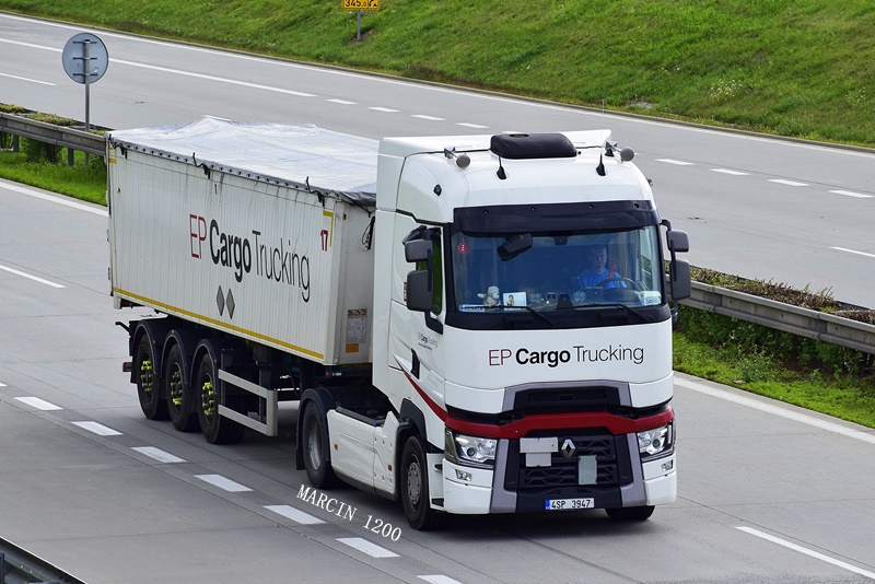 _DSC5987-crop-EP Cargo Trucking-Renault Range T.JPG