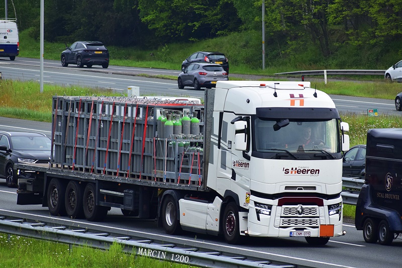 _DSC3861-crop-s'Heeren-Renault Range T Evo.JPG