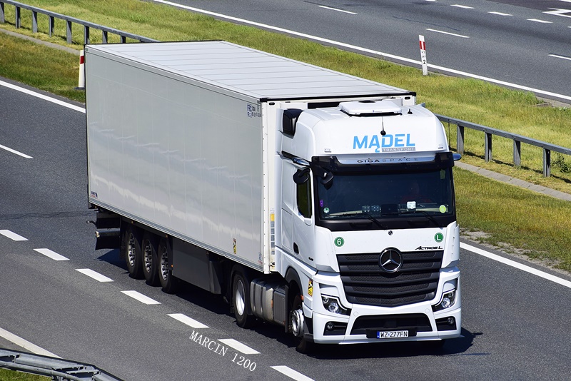 _DSC4425-crop-Mądel Transport-Mercedes-Benz ActrosL MP5.JPG