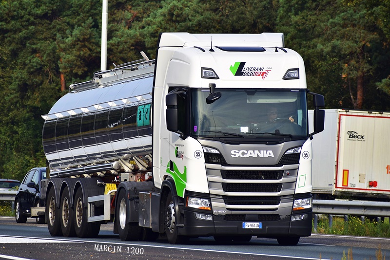 _DSC8250-crop-Liverani Group-SCANIA R450 NG.JPG