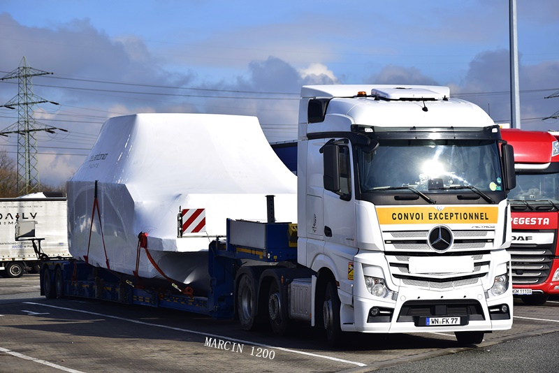 _DSC9802-crop-Kavas Yachting-Mercedes-Benz Actros MP4.JPG
