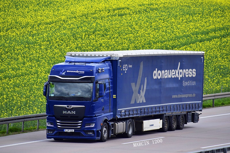 _DSC1994-crop-Donauexpress-MAN TGX II INDYVIDUAL.JPG