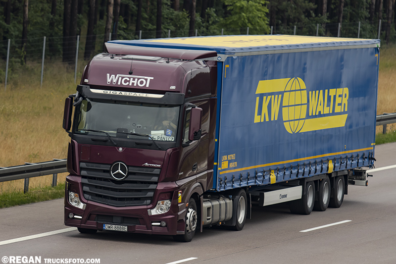 Mercedes-Benz Actros MP4 - Wichot.jpg
