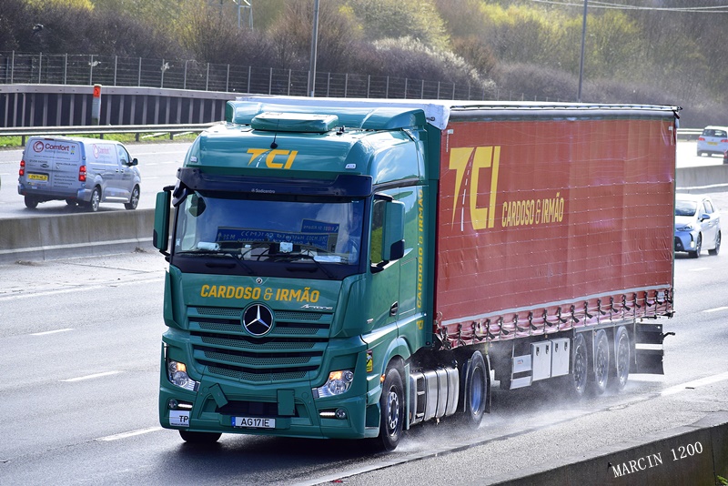 _DSC0924-crop-TCI - Cardoso & Irmao-Mercedes-Benz Actros MP4.JPG