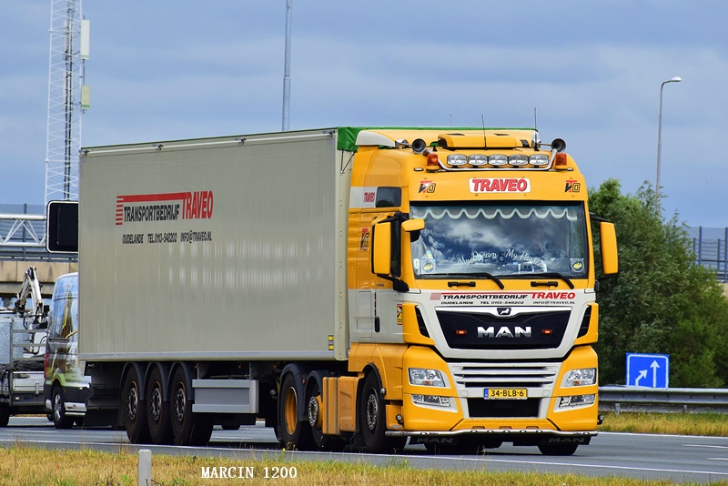 _DSC6773-crop-Traveo-MAN TGX Euro6 II.JPG