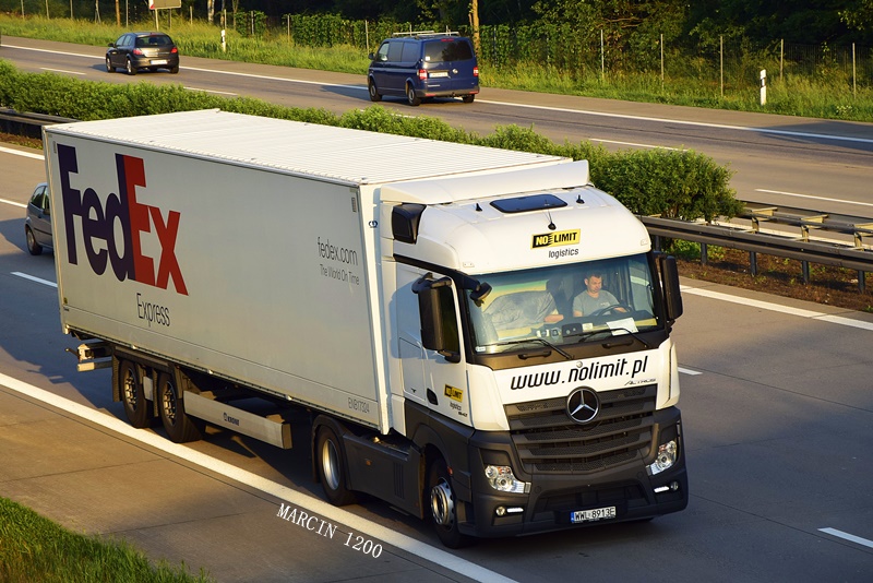 _DSC8679-crop-No Limit-Mercedes-Benz Actros MP4.JPG