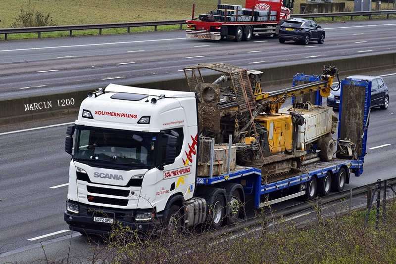 _DSC0305-crop-Southern Piling-SCANIA R500 XT.JPG