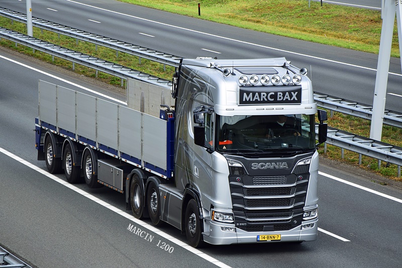 _DSC9350-crop-Marc Bax-SCANIA S520 V8.JPG