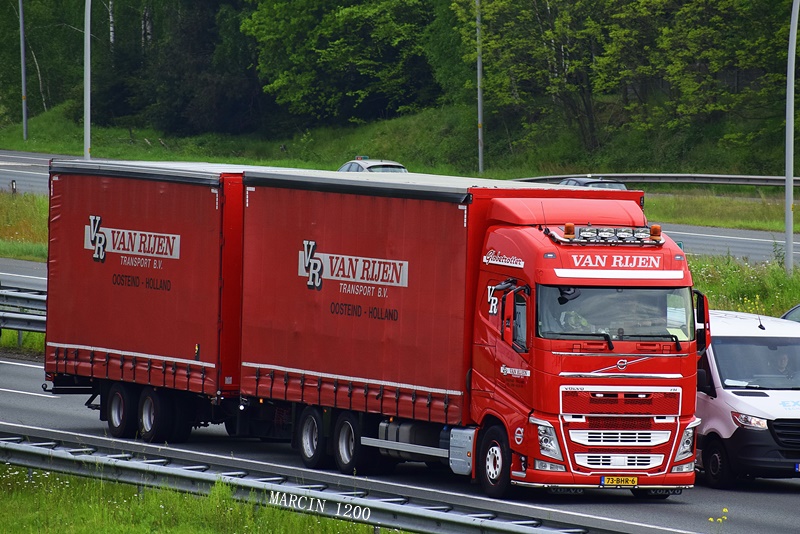 _DSC3797-crop-Van Rijen Transport-VOLVO FH IV.JPG