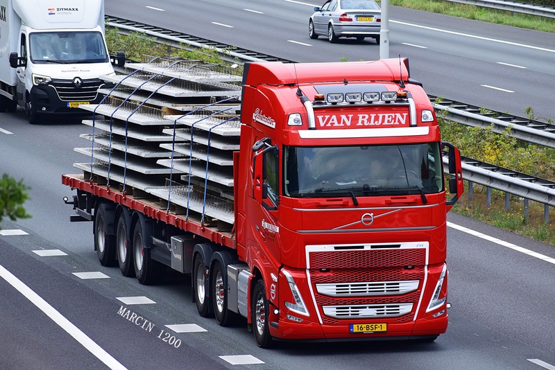_DSC8519-crop-Van Rijen Transport-VOLVO FH V.JPG