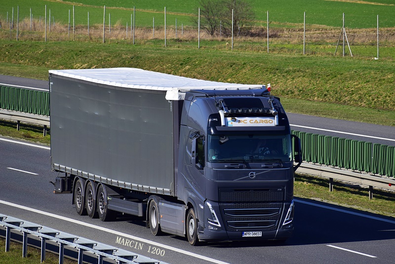 _DSC0261-crop-PC Cargo-VOLVO FH V.JPG
