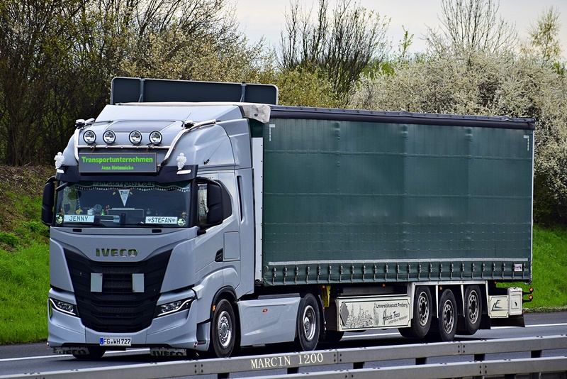 _DSC1194-crop-Jana Hotowicka Transportunternehmen-IVECO S-WAY.JPG
