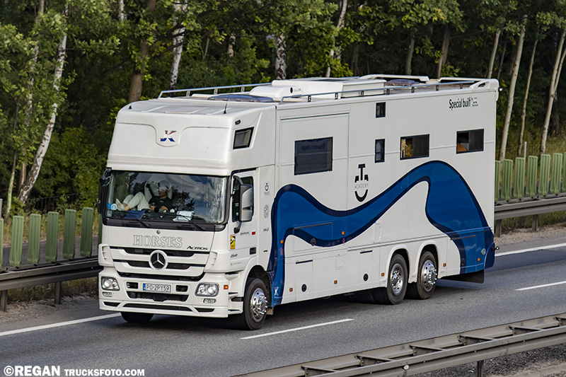 Mercedes-Benz Actros MP3 - Konie.jpg