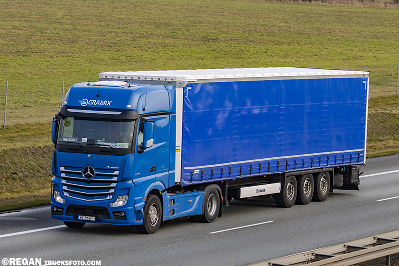 Mercedes-Benz Actros MP4 - Gramix.jpg