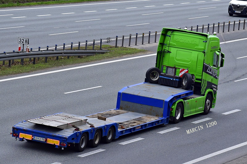 _DSC0760-crop-Pavelli-ŽONTA Avtovleka-SCANIA S650 V8.JPG