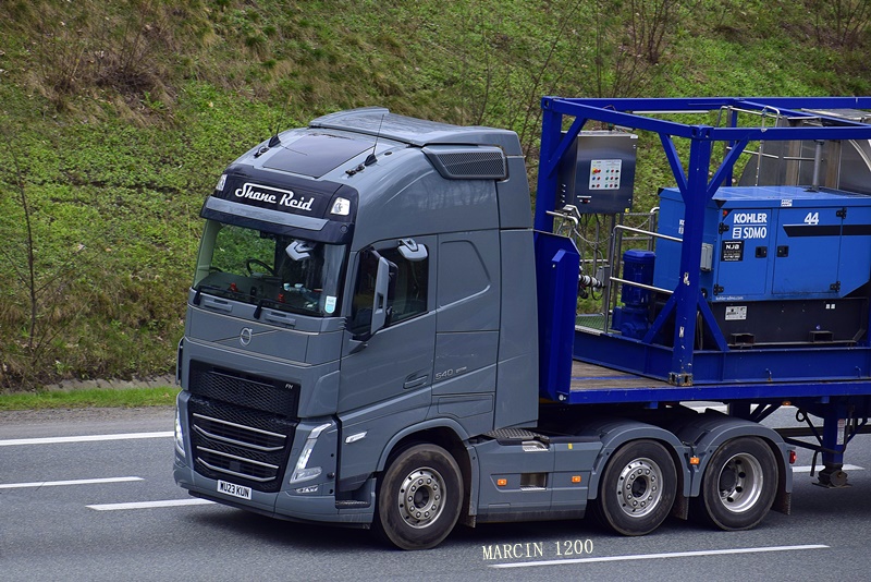 _DSC0739-crop-Shane Reid-VOLVO FH V.JPG