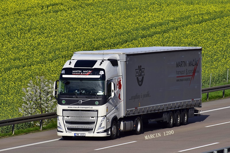 _DSC2365-crop-Martin Mačák-VOLVO FH V-Kögel.JPG