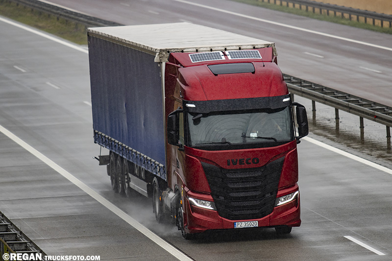Iveco S-Way.jpg