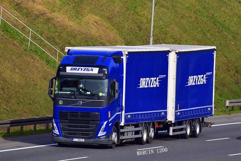 _DSC0574-crop-DRZYZGA-VOLVO FH V.JPG