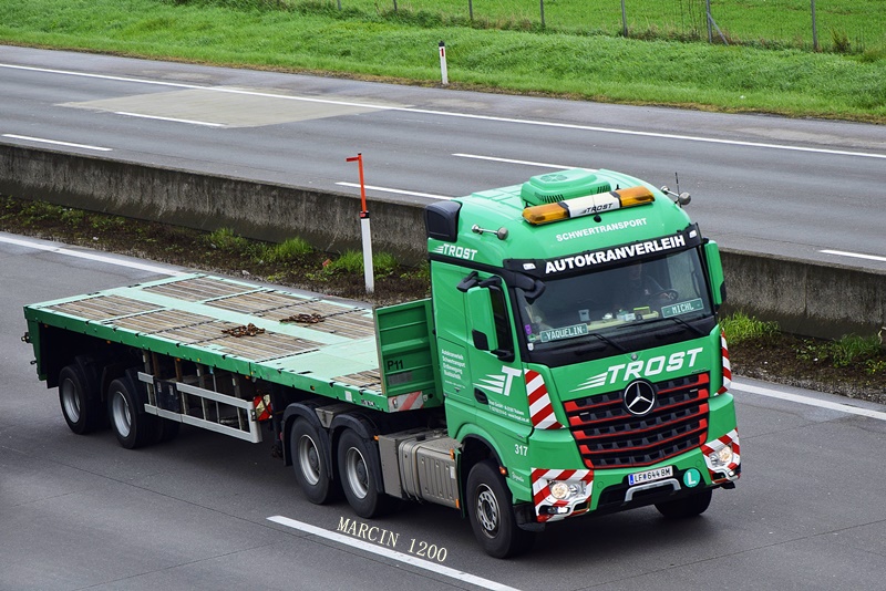 _DSC3175-crop-TROST-Mercedes-Benz Arocs II.JPG