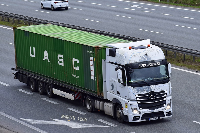 _DSC0879-crop-Euro-Expres-Mercedes-Benz Actros MP4-POLAR STAR.JPG
