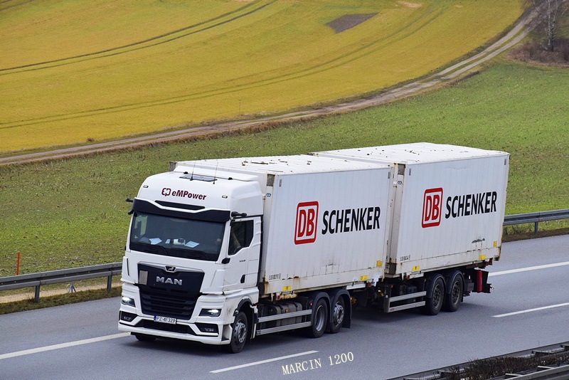 _DSC9721-crop-eMPower-MAN TGX II-BDF DB SCHENKER.JPG