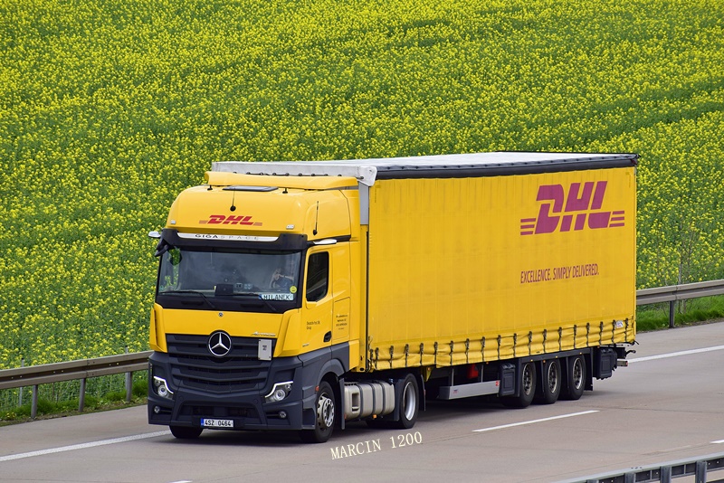_DSC1657-crop-Mercedes-Actros MP5 - DHL-Schmitz Cargobull.JPG