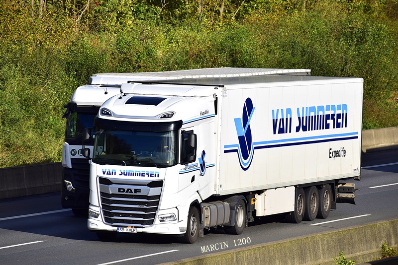 _DSC8091-crop-Van Summeren-DAF XG.JPG