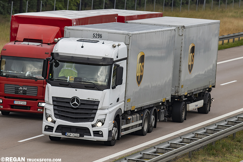 Mecedes-Benz Actros L - UPS.jpg