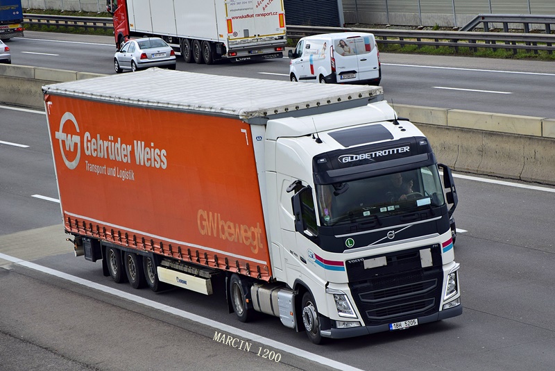 _DSC3241-crop-ČSAD Hodonín-VOLVO FH IV-KRONE.JPG