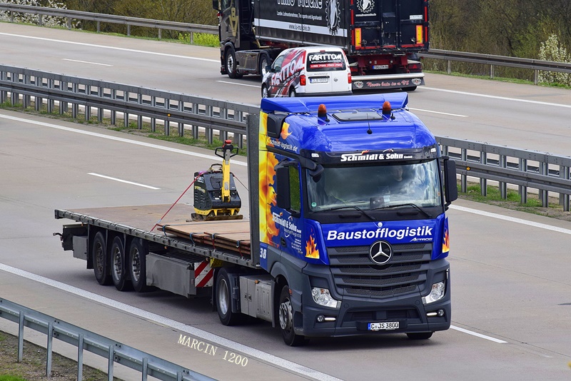 _DSC2091-crop-Schmidl & Sohn -Mercedes-Actros MP4.JPG