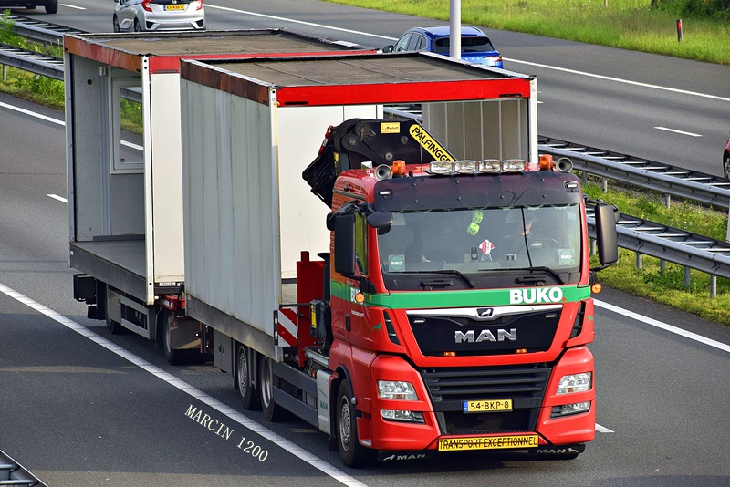 _DSC3428-crop-Buko-MAN TGX EUR6 II.JPG