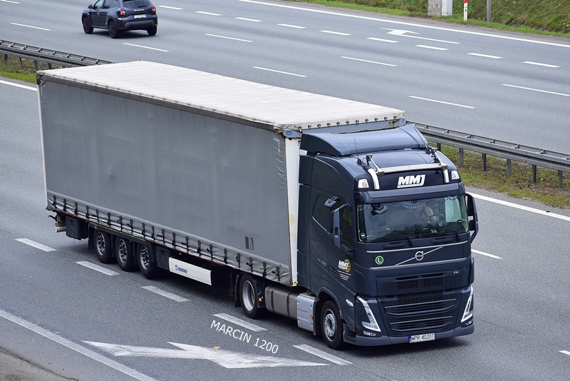 _DSC0867-crop-MMJ Transport-VOLVO FH V - KRONE.JPG
