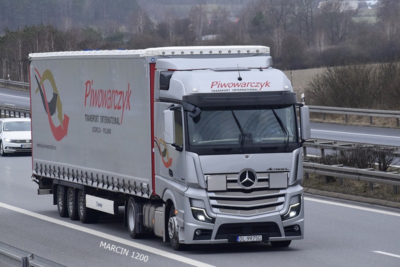 _DSC9784-crop-Piwowarczyk-Mercedes-Benz ActrosL MP5-KRONE.JPG