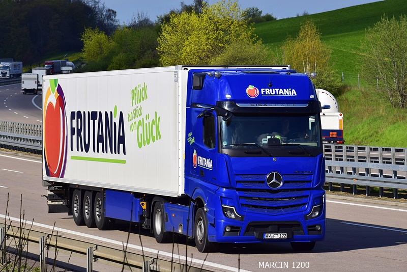 _DSC2882-crop-Frutania-Mercedes-Benz Actros L.JPG