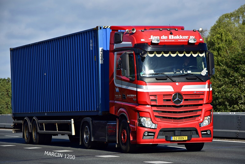 _DSC8754-crop-Jan de Bakker-Mercedes-Benz Actros MP4.JPG