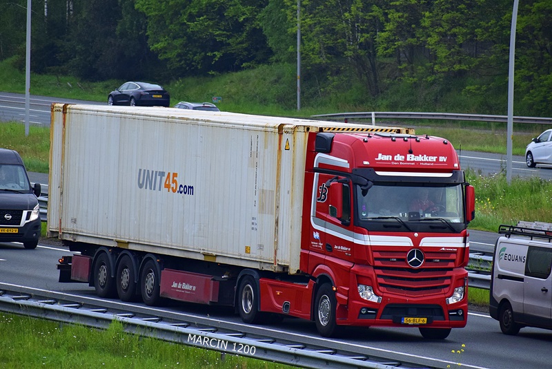 _DSC3619-crop-Jan de Bakker-Mercedes-Benz Actros MP4.JPG