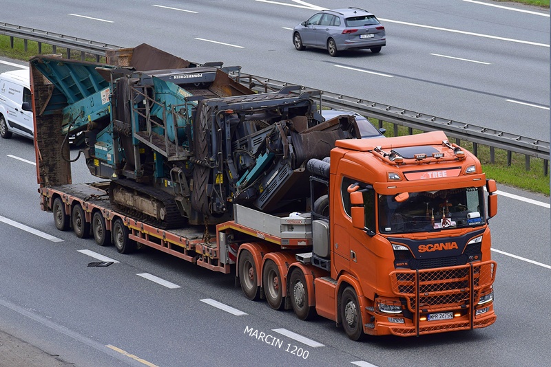 _DSC0827-crop-TREE-SCANIA S650 V8-Nooteboom.JPG