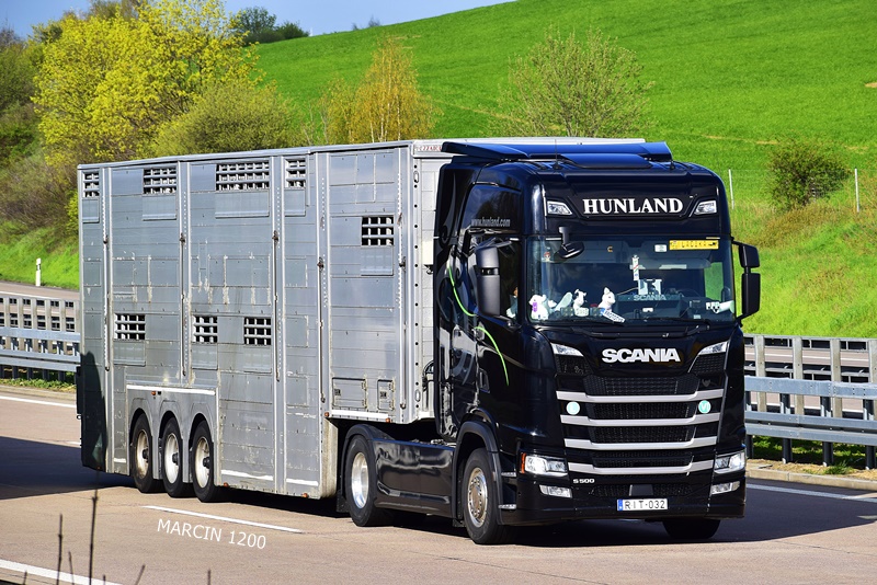 _DSC2856-crop-Hunland-SCANIA S500.JPG