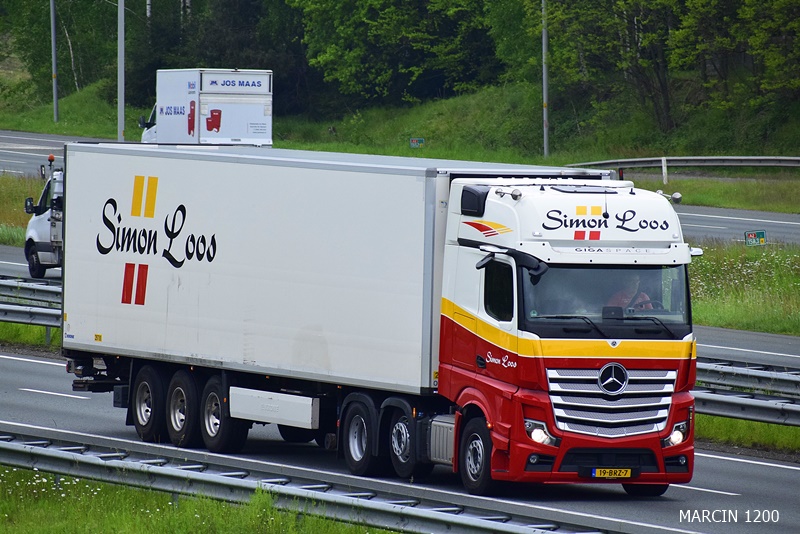_DSC4069-crop-Simon Loos-Mercedes-Benz Actros MP5.JPG